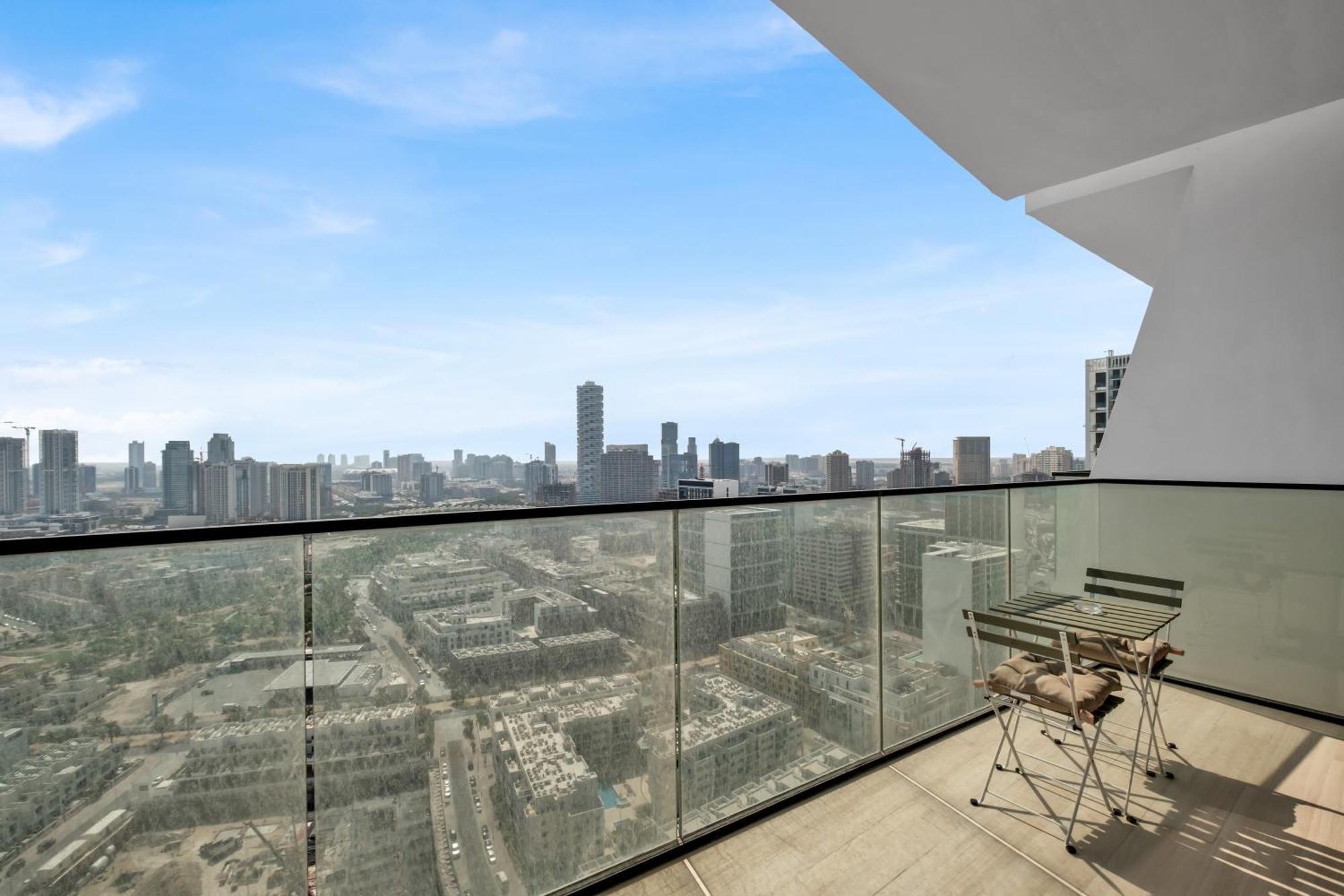 Chic 2br For 6 With King Bed, Pool, Stunning Views *