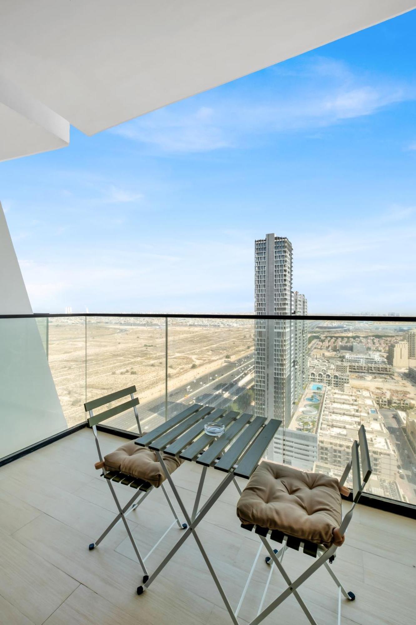 Chic 2br For 6 With King Bed, Pool, Stunning Views Apartment *