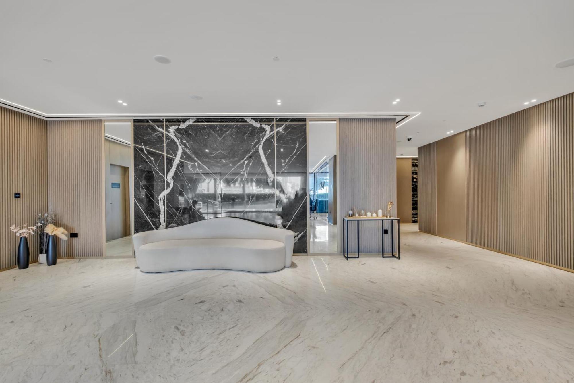 Chic 2br For 6 With King Bed, Pool, Stunning Views Apartment Dubai