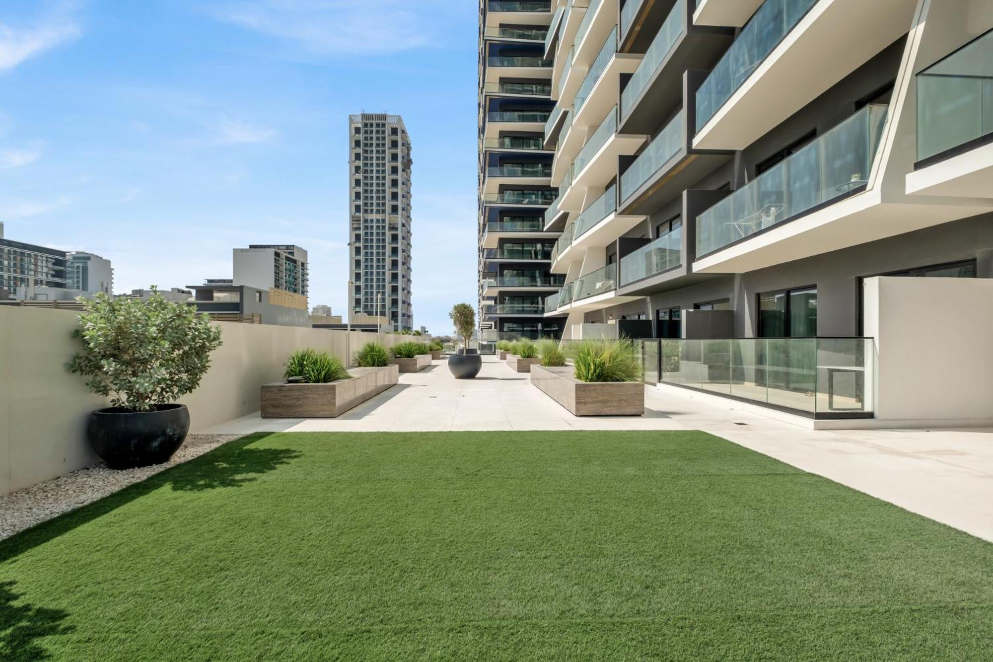 Chic 2br For 6 With King Bed, Pool, Stunning Views Apartment