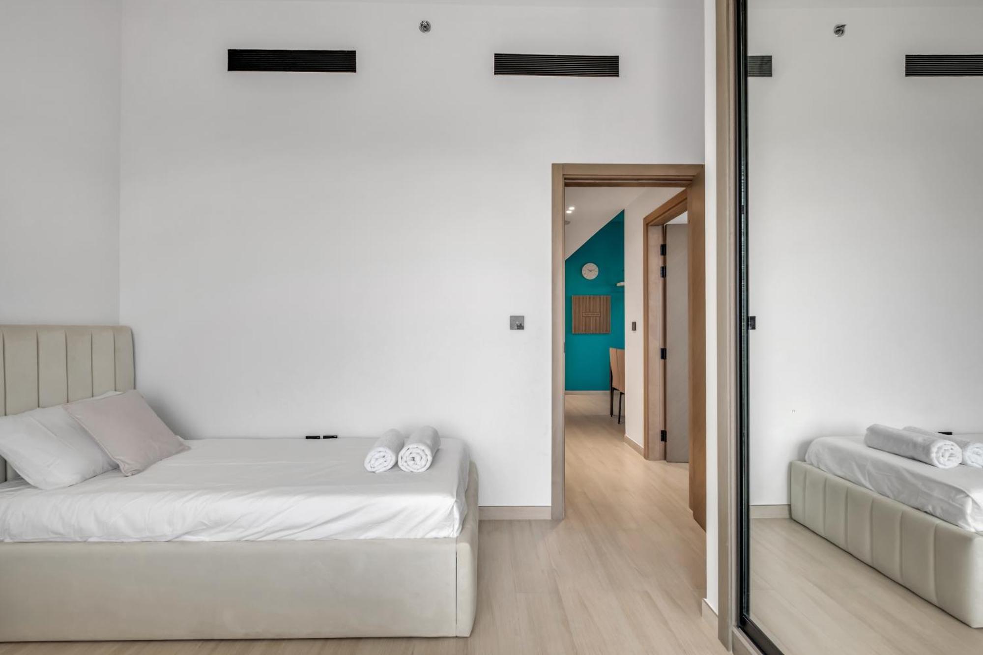 Chic 2br For 6 With King Bed, Pool, Stunning Views Apartment *