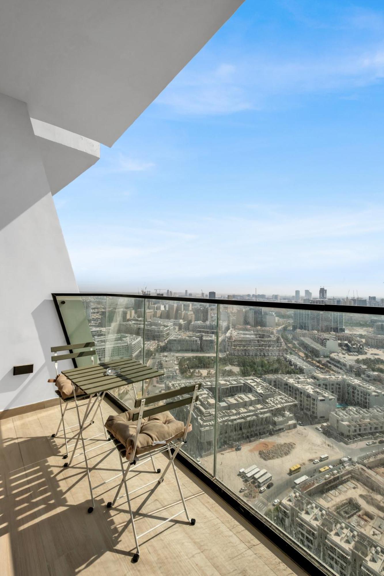 Chic 2br For 6 With King Bed, Pool, Stunning Views Apartment *