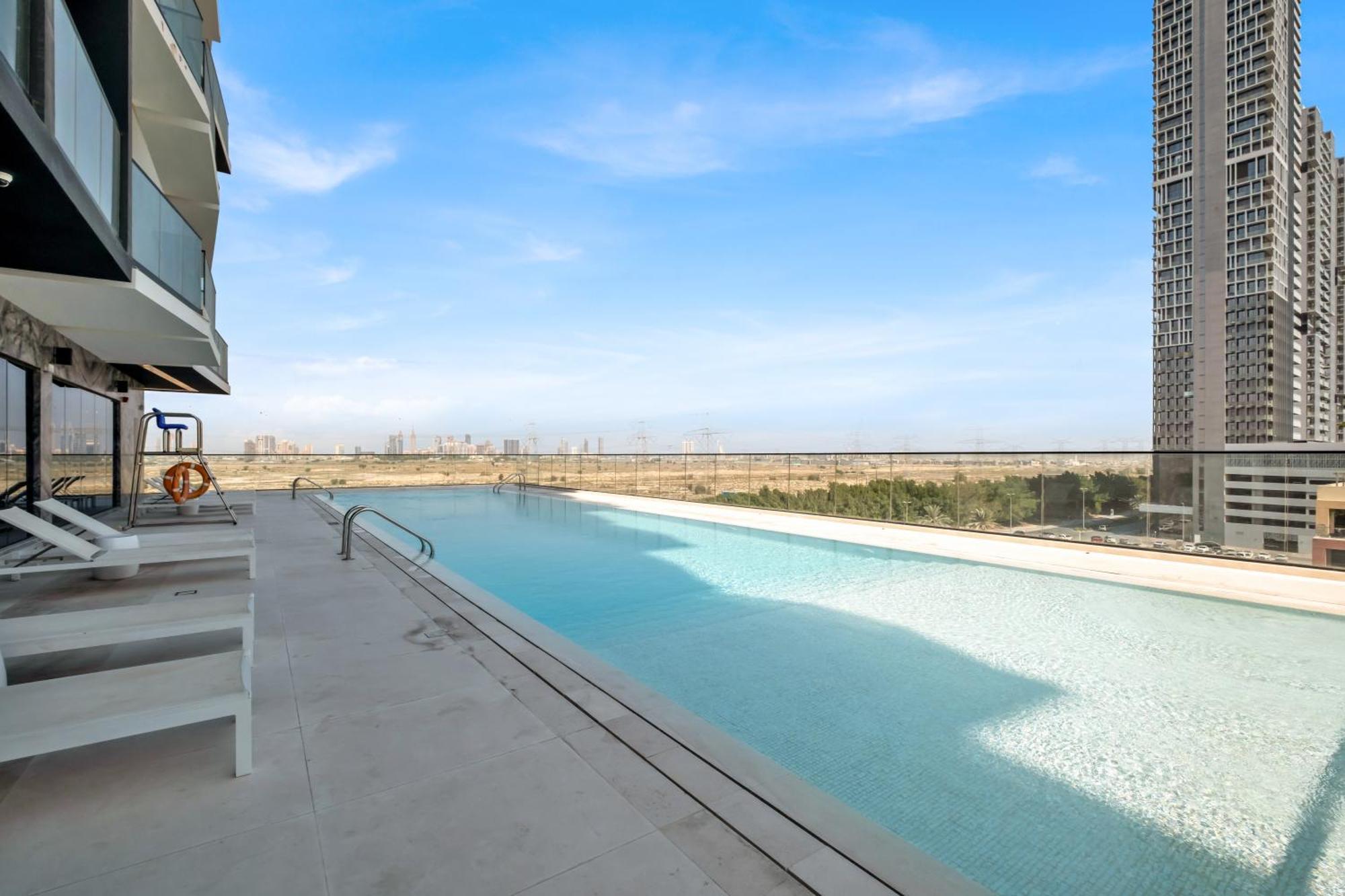 Apartment Chic 2br For 6 With King Bed, Pool, Stunning Views Dubai