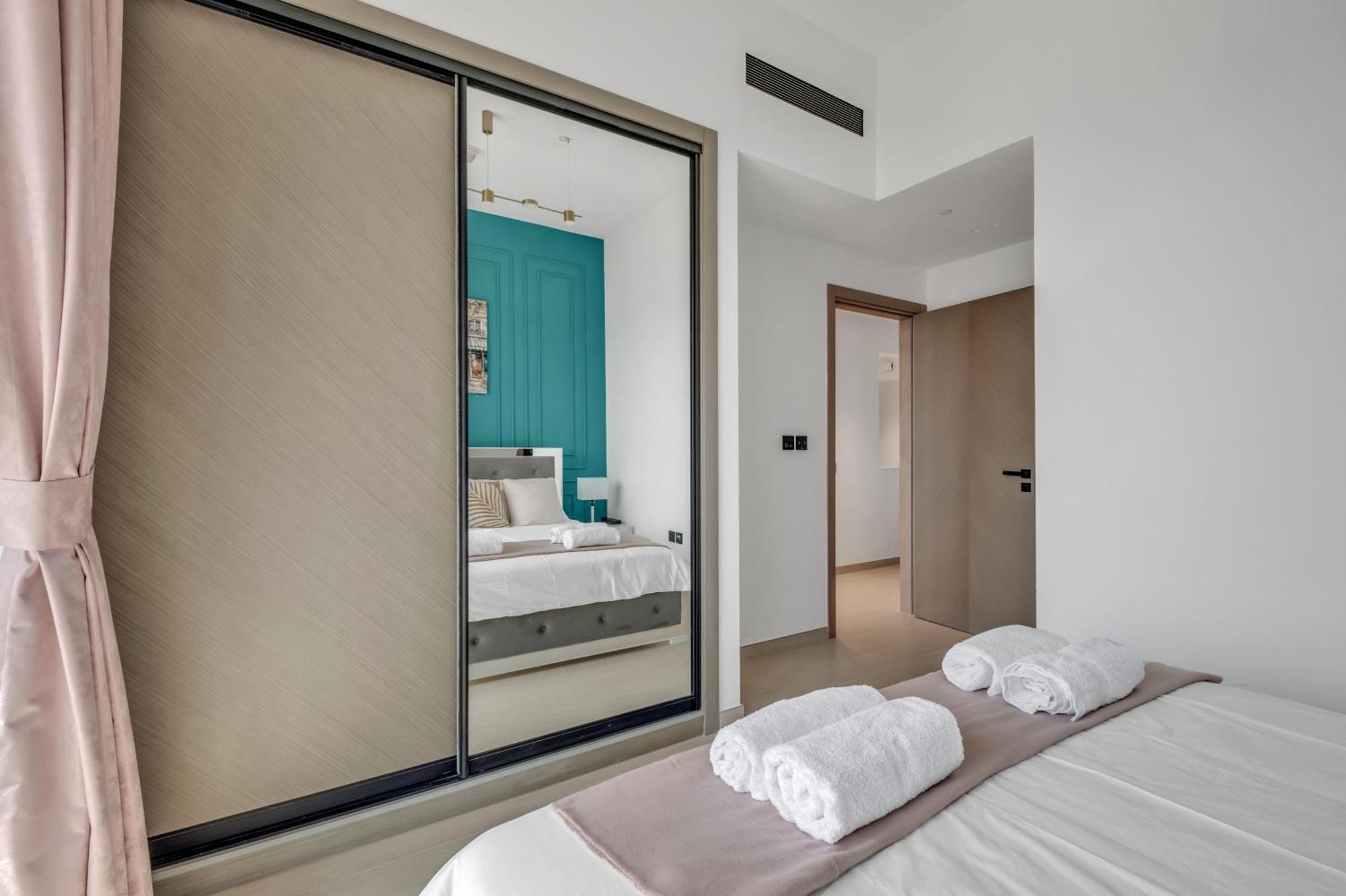 Apartment Chic 2br For 6 With King Bed, Pool, Stunning Views
