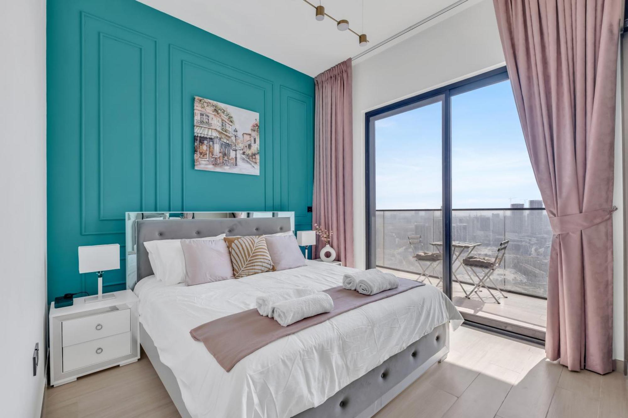 Chic 2br For 6 With King Bed, Pool, Stunning Views Apartment *