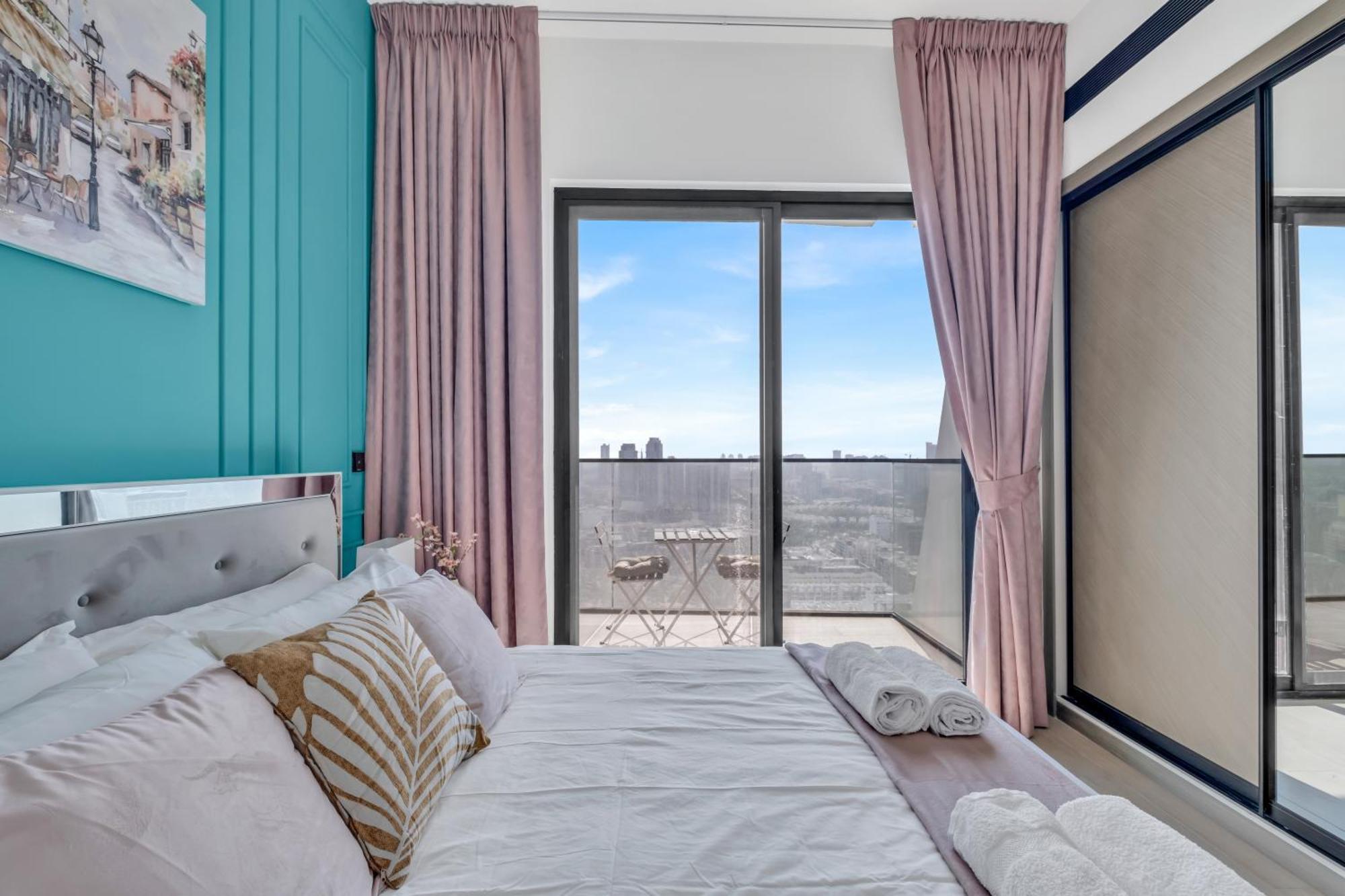 Chic 2br For 6 With King Bed, Pool, Stunning Views Dubai