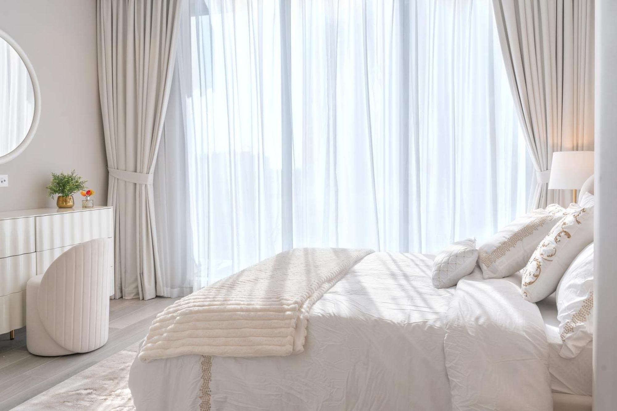 Brand New 1 Bedroom With Marina Canal View