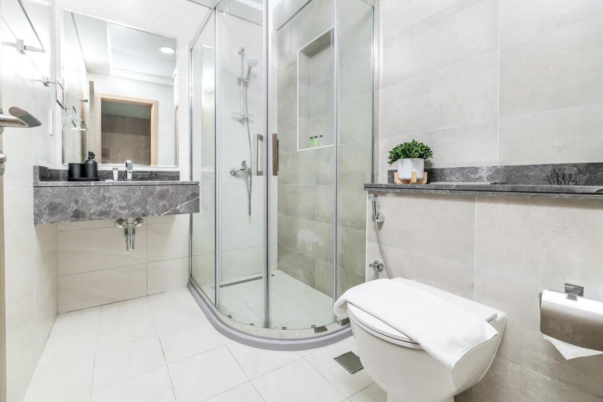 Serene 1-bedroom For 4 In Business Bay *