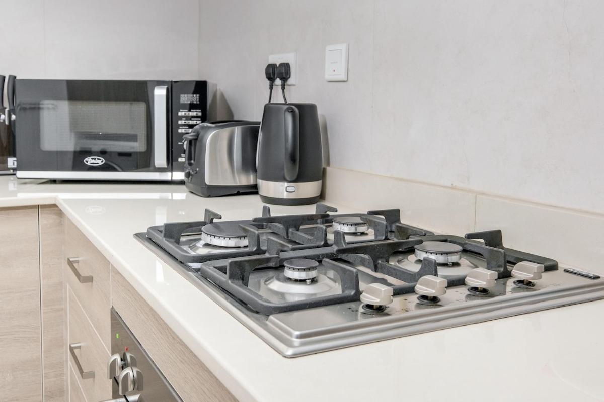 Serene 1-bedroom For 4 In Business Bay Dubai