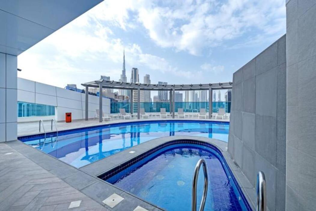 Serene 1-bedroom For 4 In Business Bay *