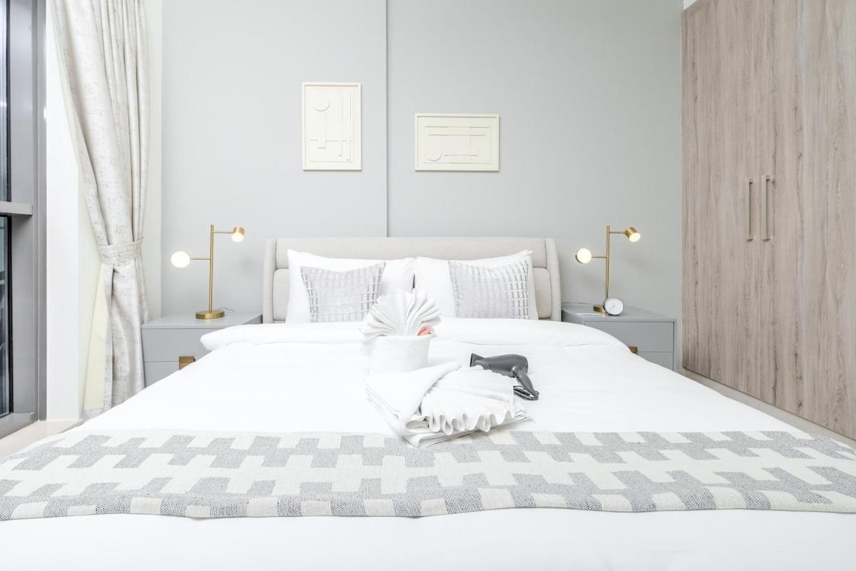 Serene 1-bedroom For 4 In Business Bay