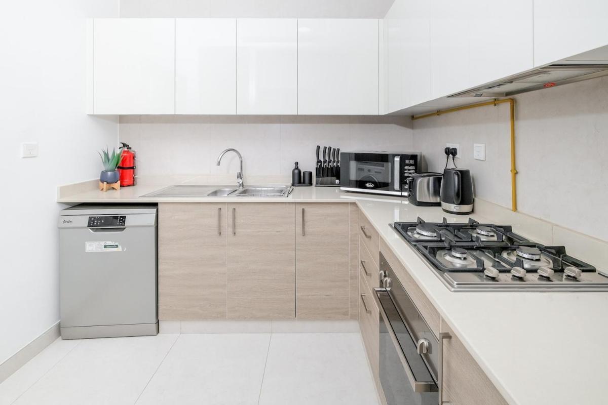 Serene 1-bedroom For 4 In Business Bay Apartment Dubai