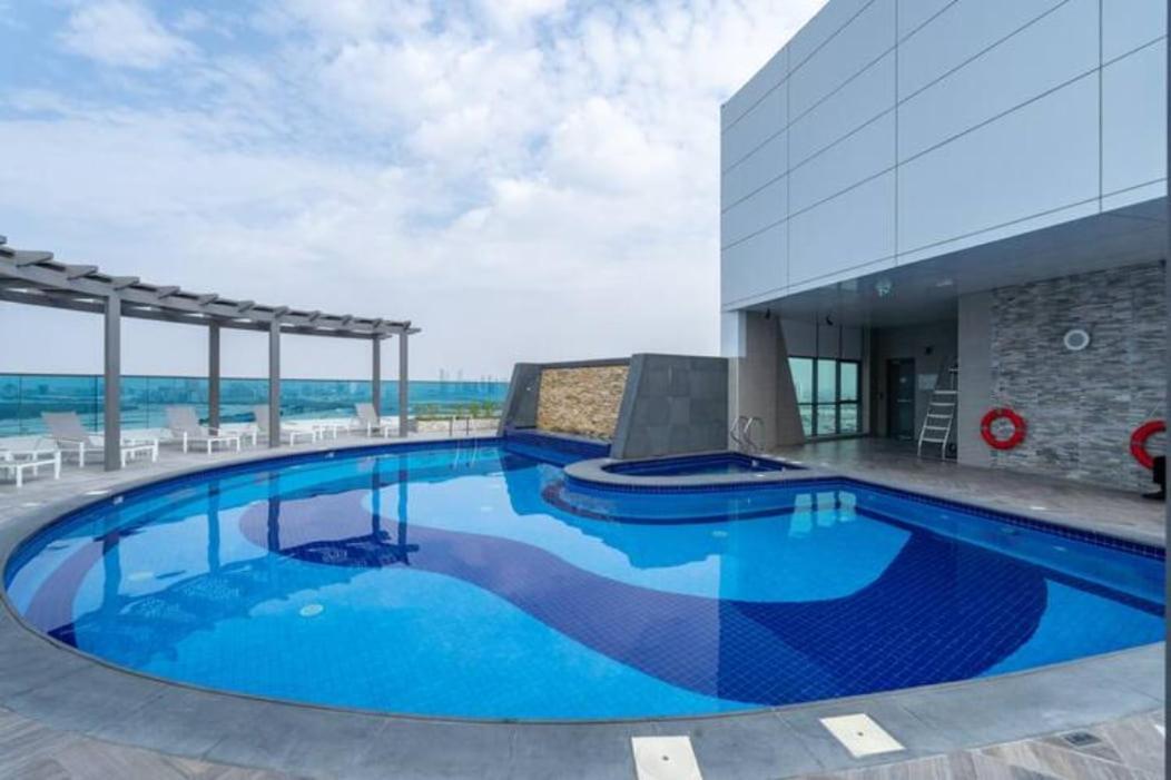 Serene 1-bedroom For 4 In Business Bay *