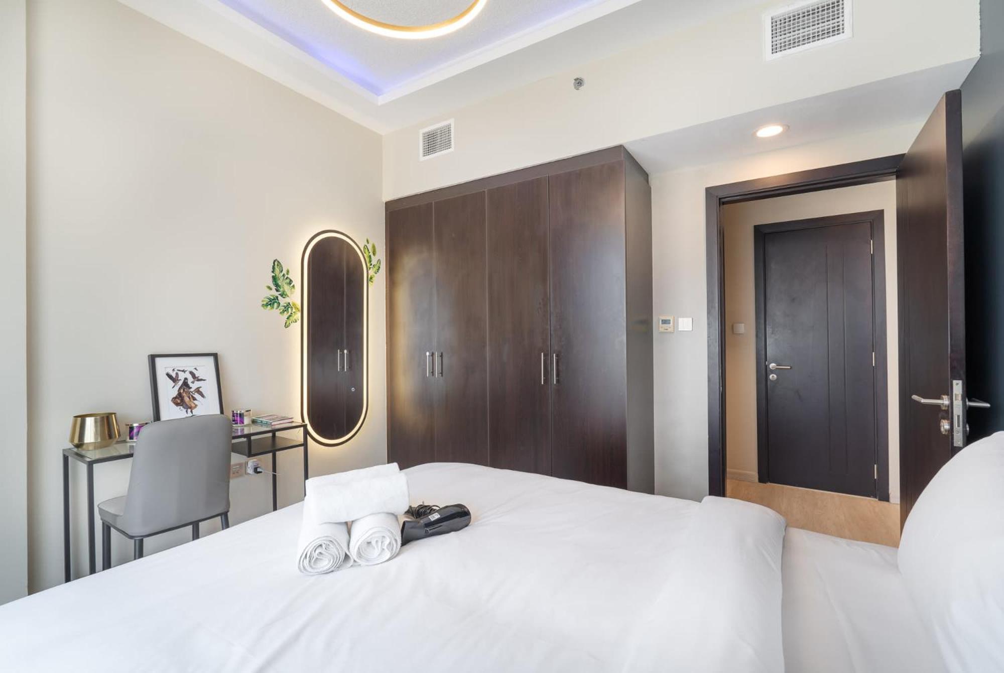 Calm 1-bedroom With Relaxing Balcony Atmosphere In Liwan *