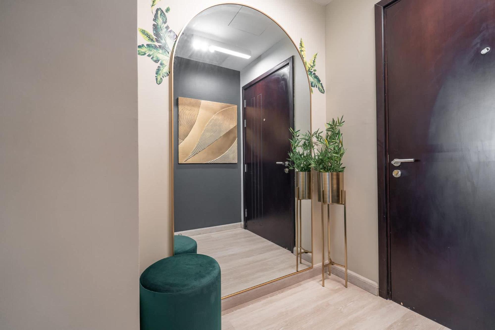 Calm 1-bedroom With Relaxing Balcony Atmosphere In Liwan