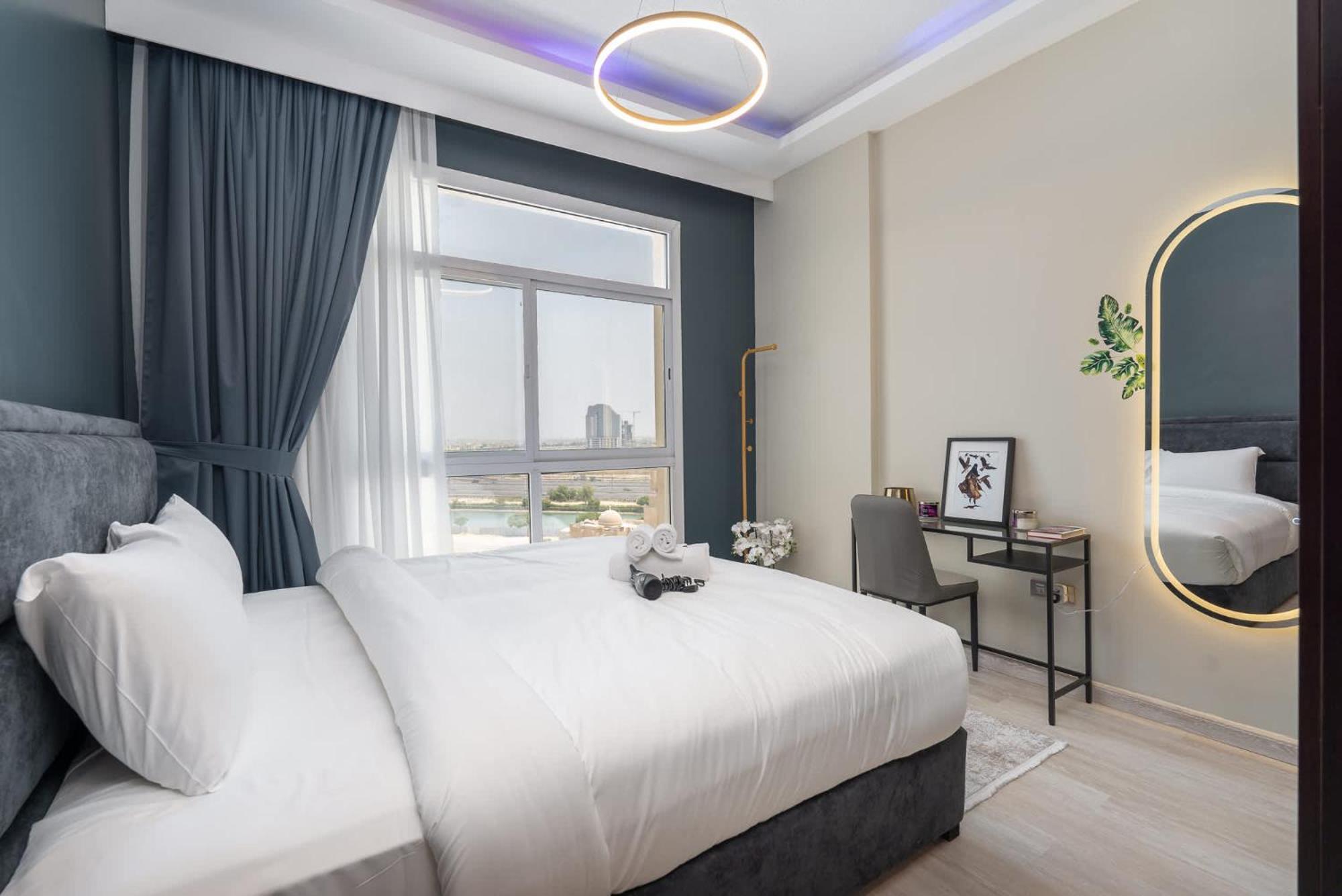 Calm 1-bedroom With Relaxing Balcony Atmosphere In Liwan