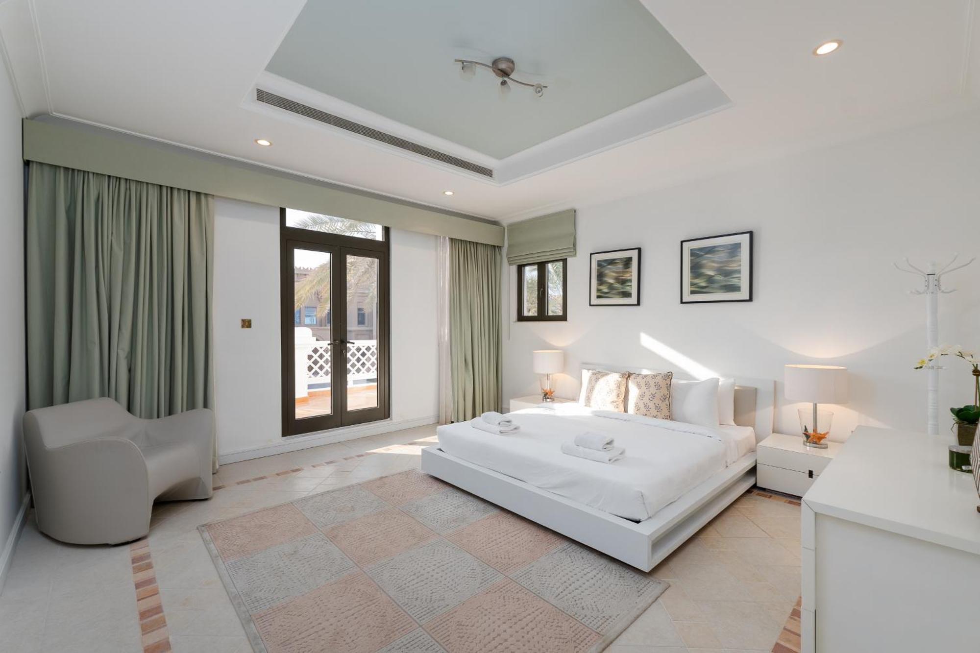 Frond M, Beachfront Villa, Palm Jumeirah - Mint Dubai