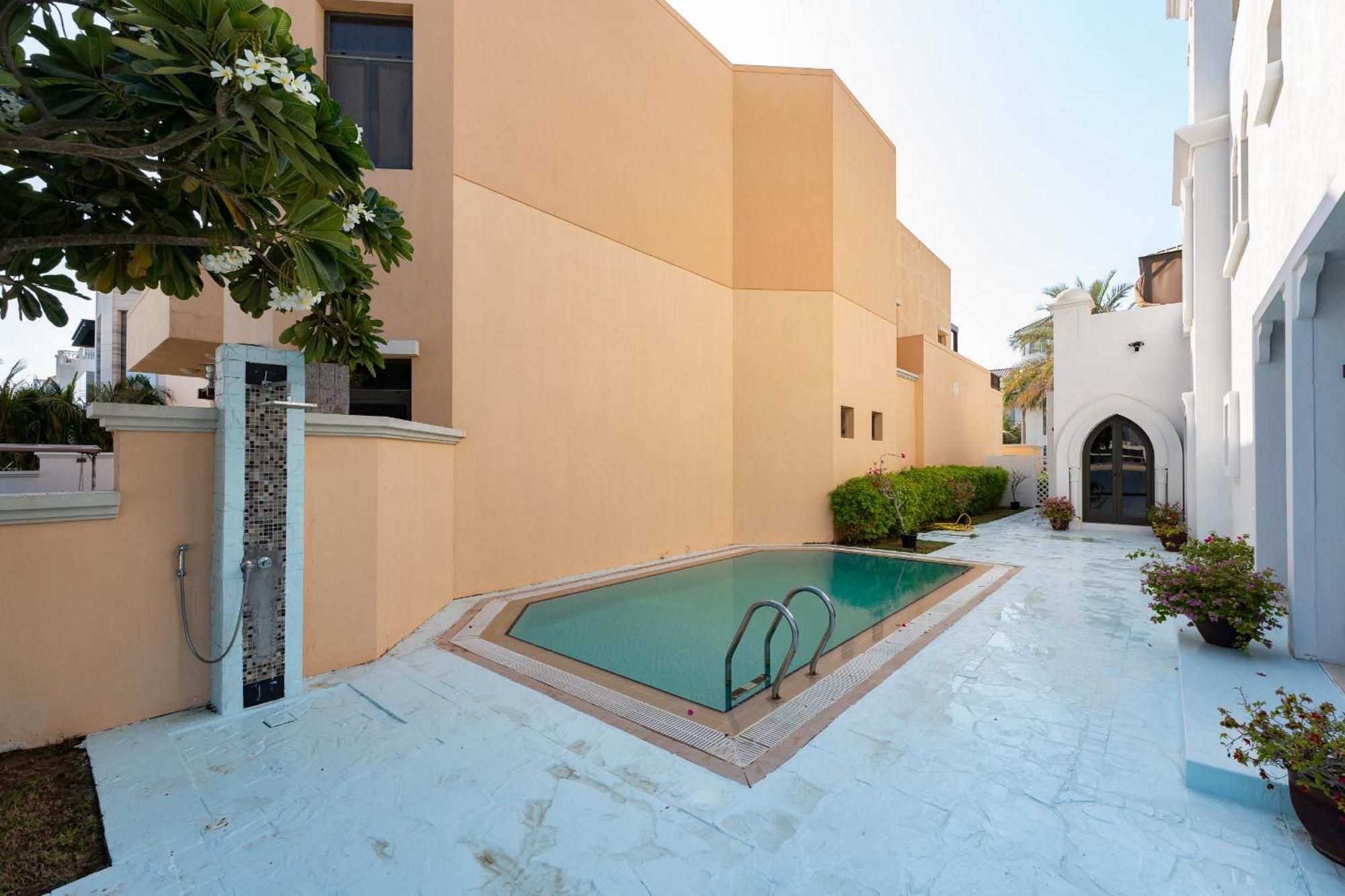 Frond M, Beachfront Villa, Palm Jumeirah - Mint