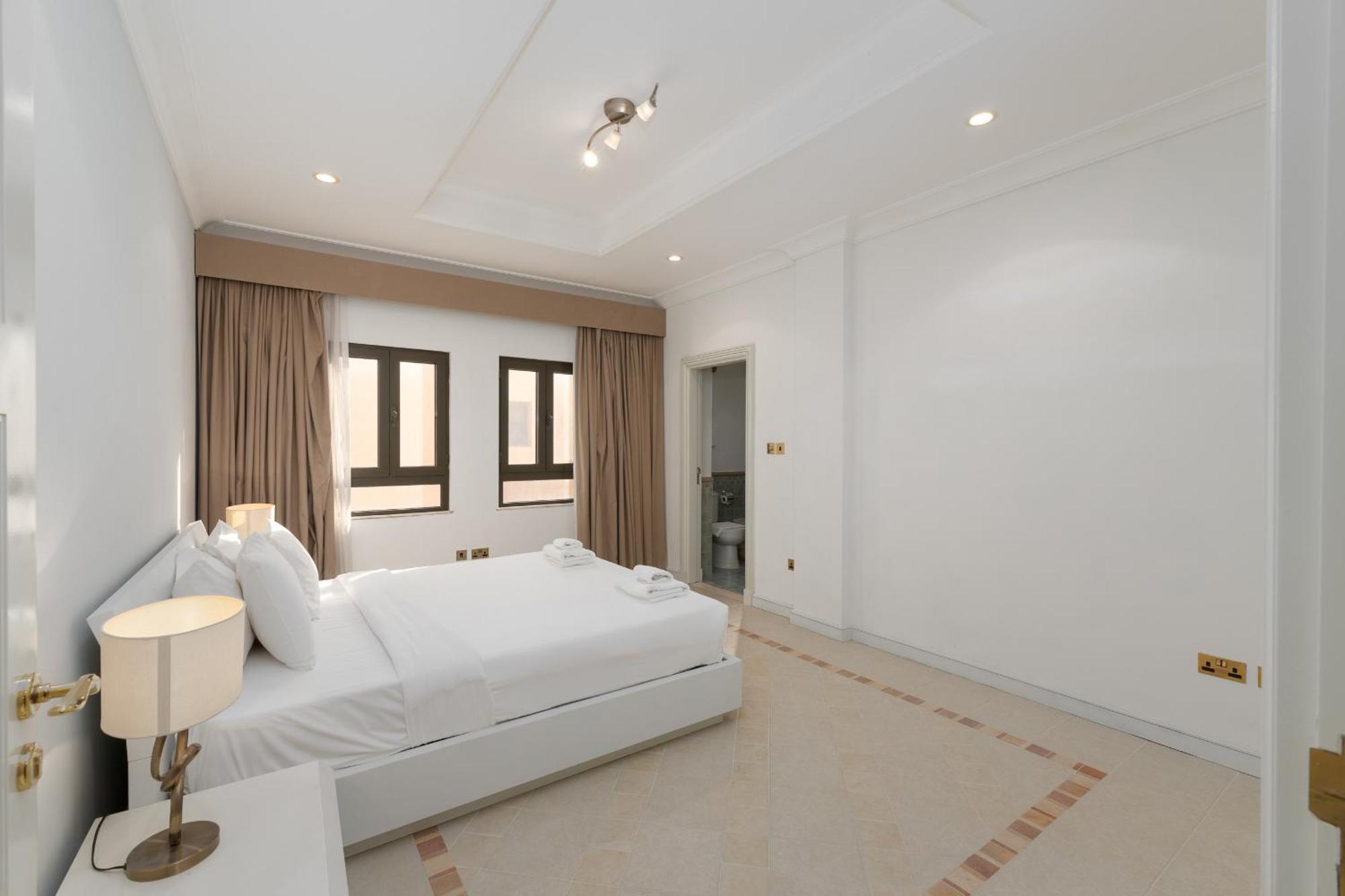 Frond M, Beachfront Villa, Palm Jumeirah - Mint Dubai