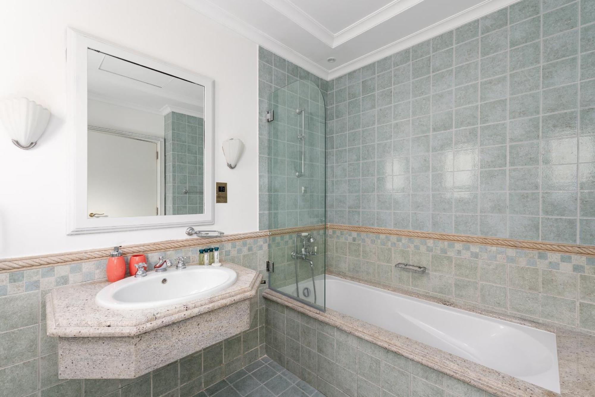 Frond M, Beachfront Villa, Palm Jumeirah - Mint *