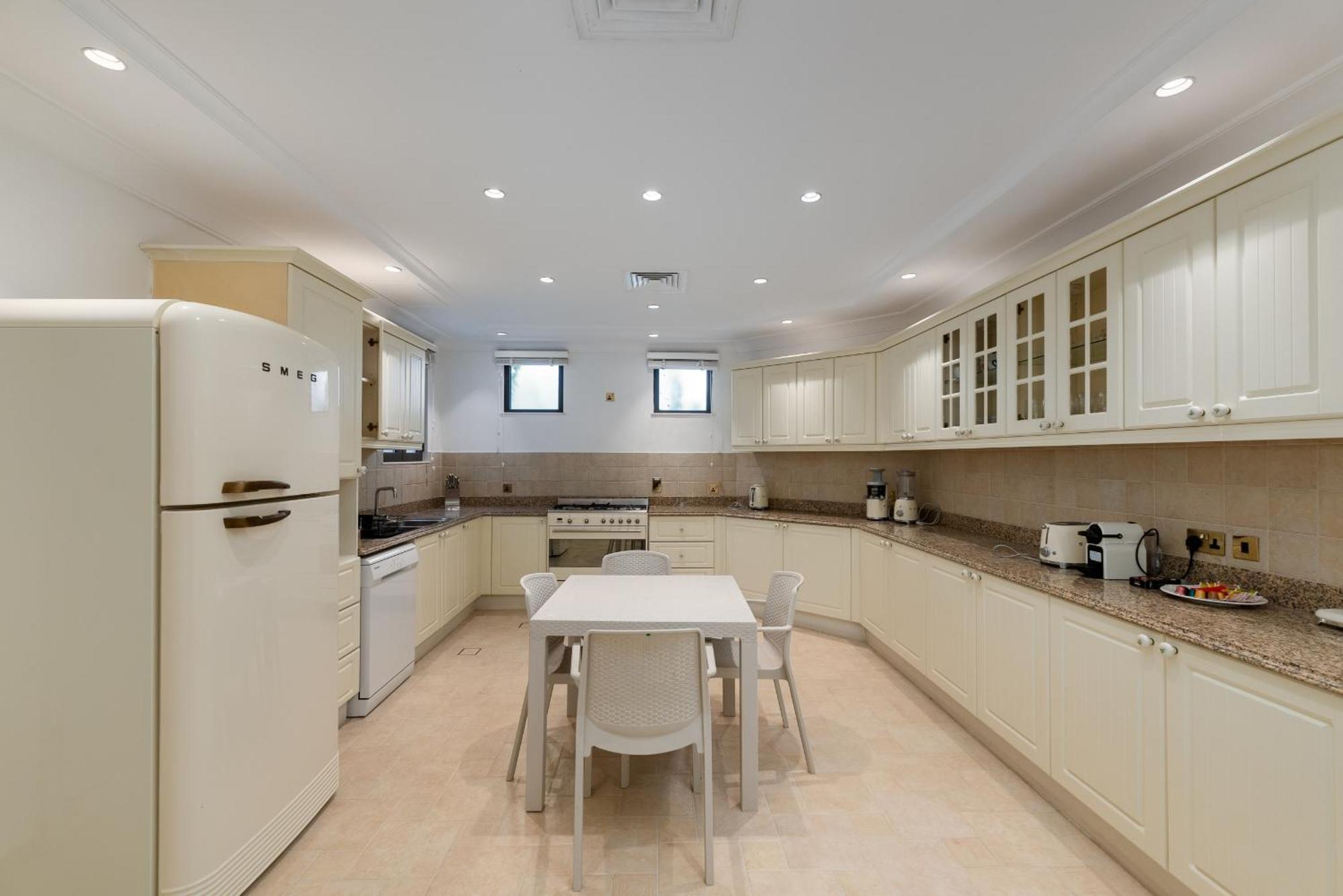 Frond M, Beachfront Villa, Palm Jumeirah - Mint Dubai