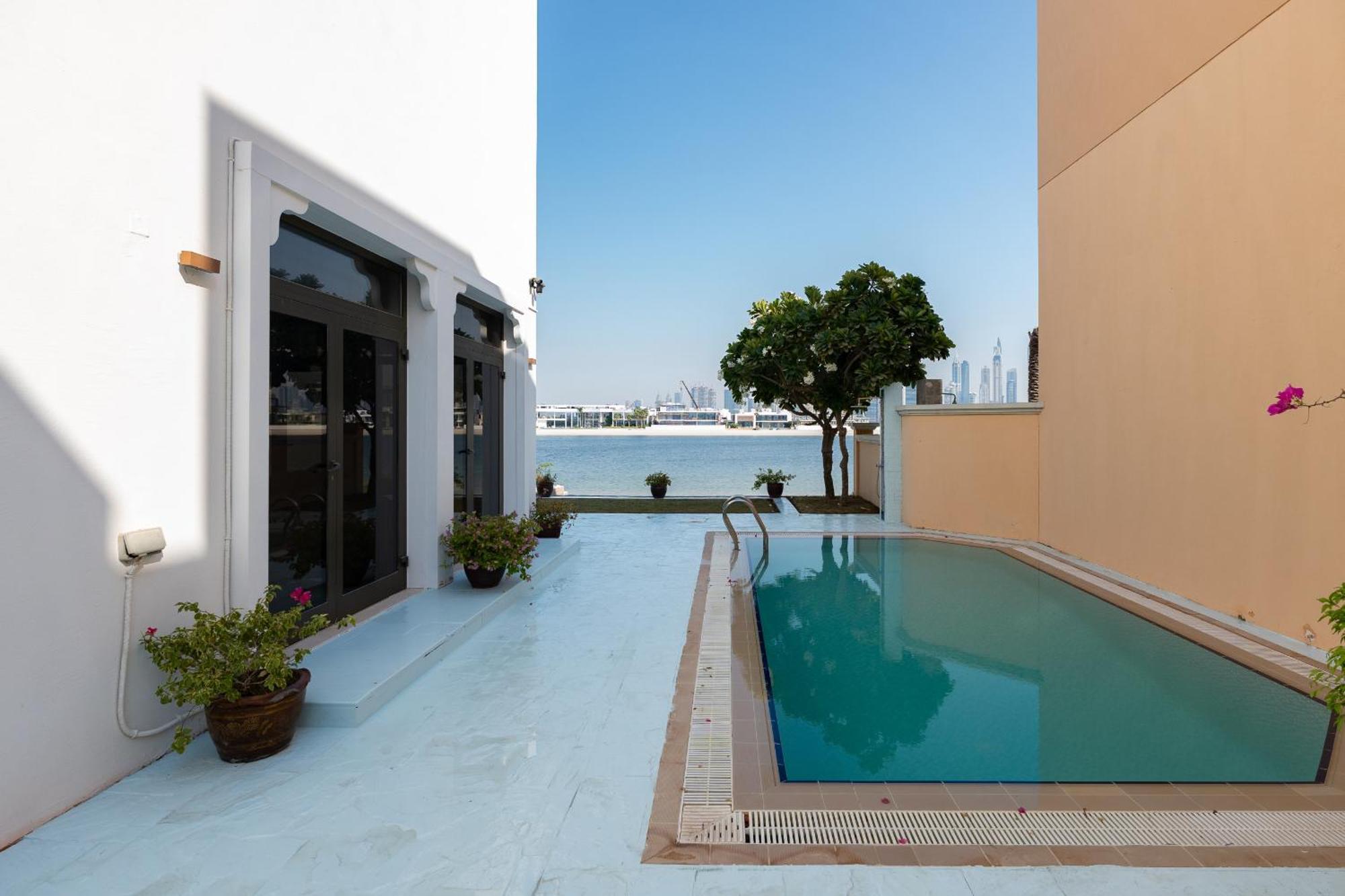 Frond M, Beachfront Villa, Palm Jumeirah - Mint Villa