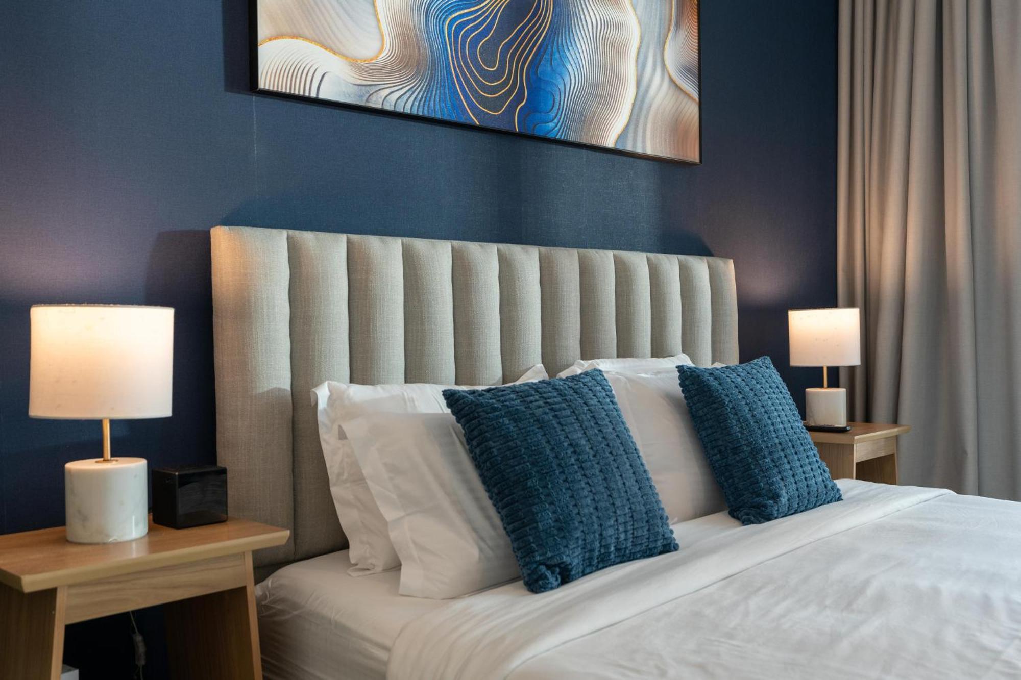 Apartment Burj Khalifa Views - 5 Min Walk From Mall - Upgraded - Designer Choice - 8 People - Opera Dubai