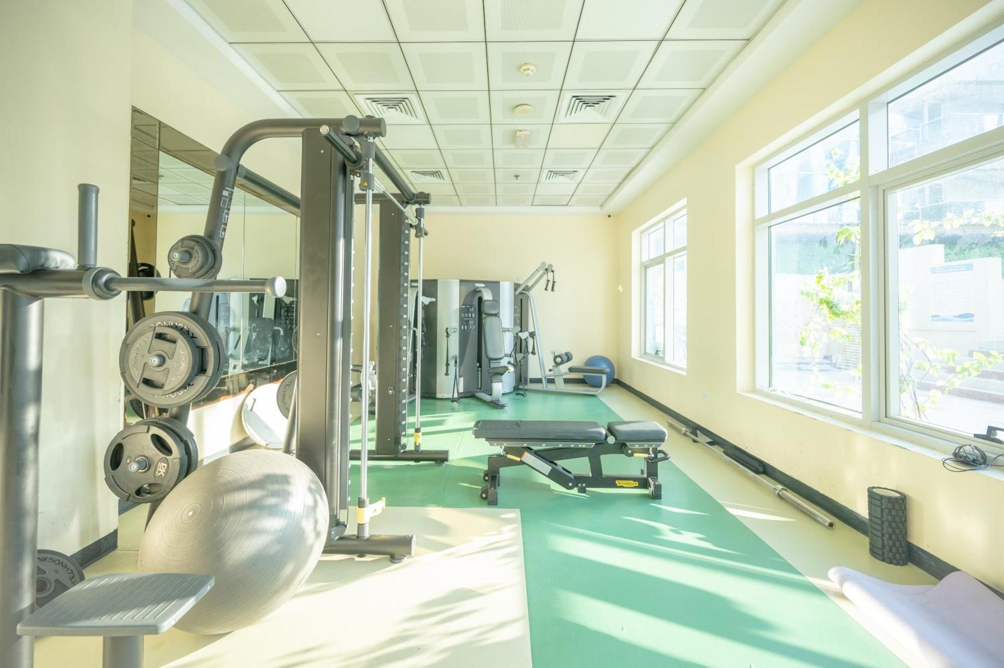 Luxurious 1-br In Active Marina Daire