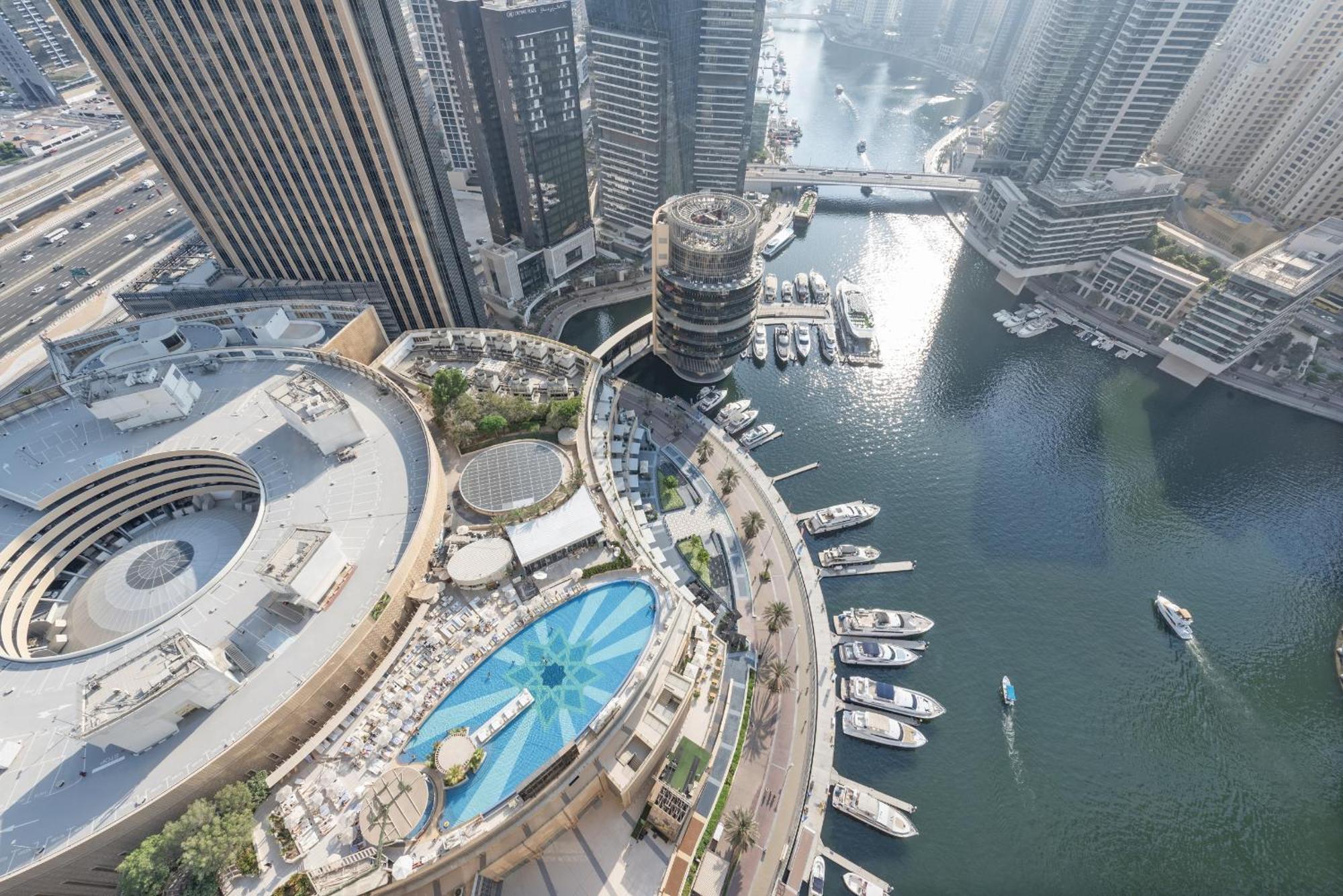 Vayk - Elegant 1 Bedroom Overlooking Marina Canal