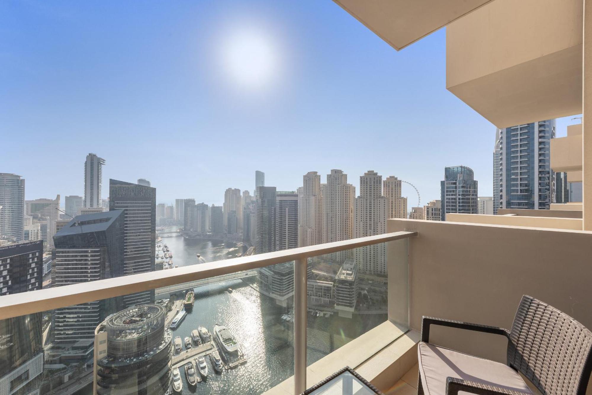 Vayk - Elegant 1 Bedroom Overlooking Marina Canal *