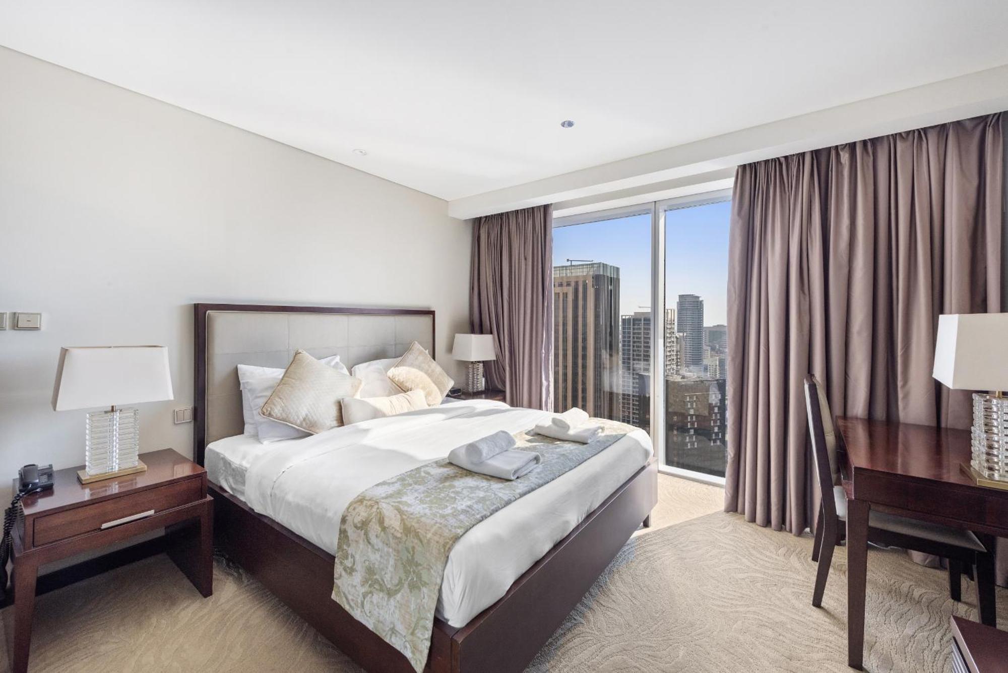 Apartment Vayk - Elegant 1 Bedroom Overlooking Marina Canal Dubai