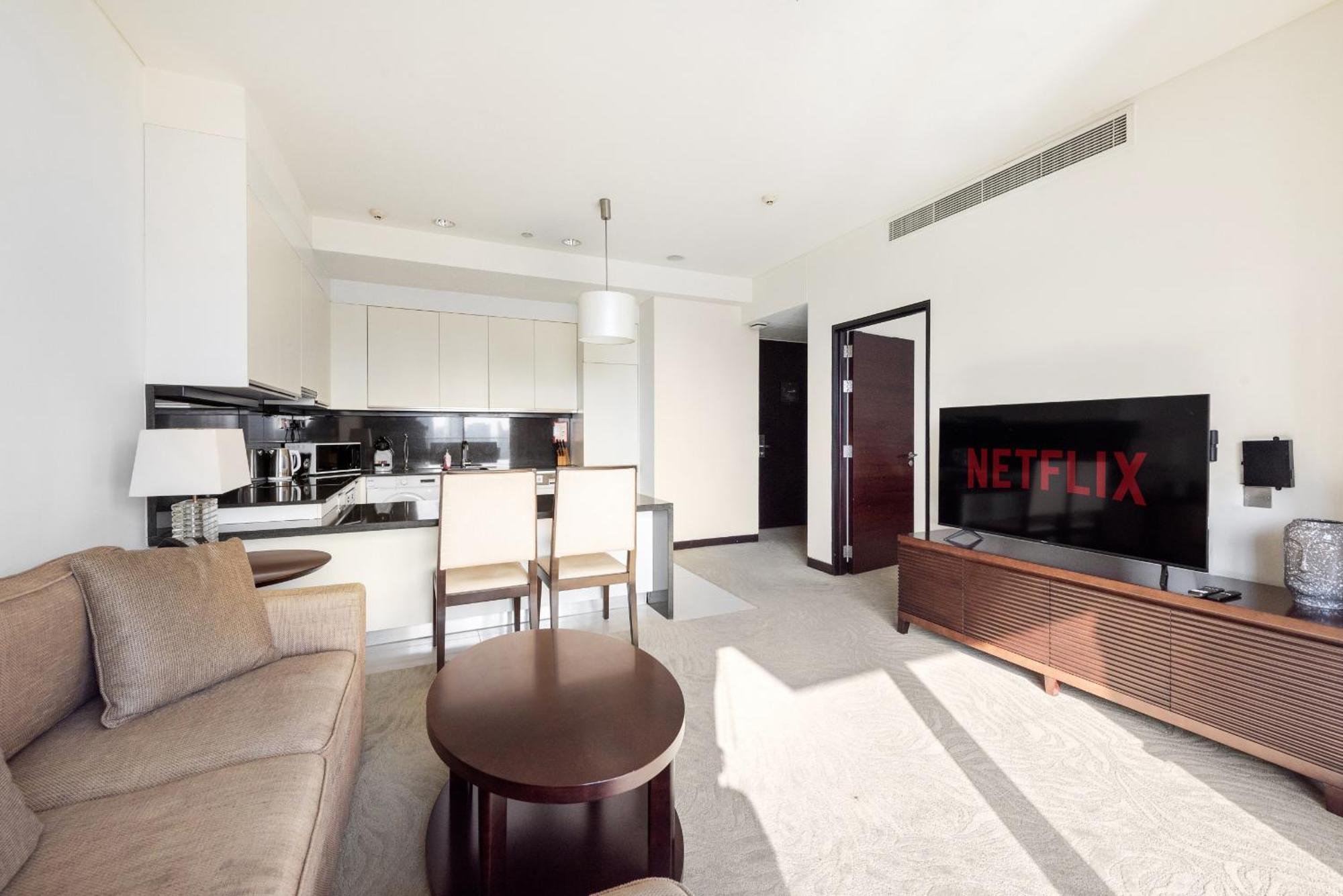Apartment Vayk - Elegant 1 Bedroom Overlooking Marina Canal *