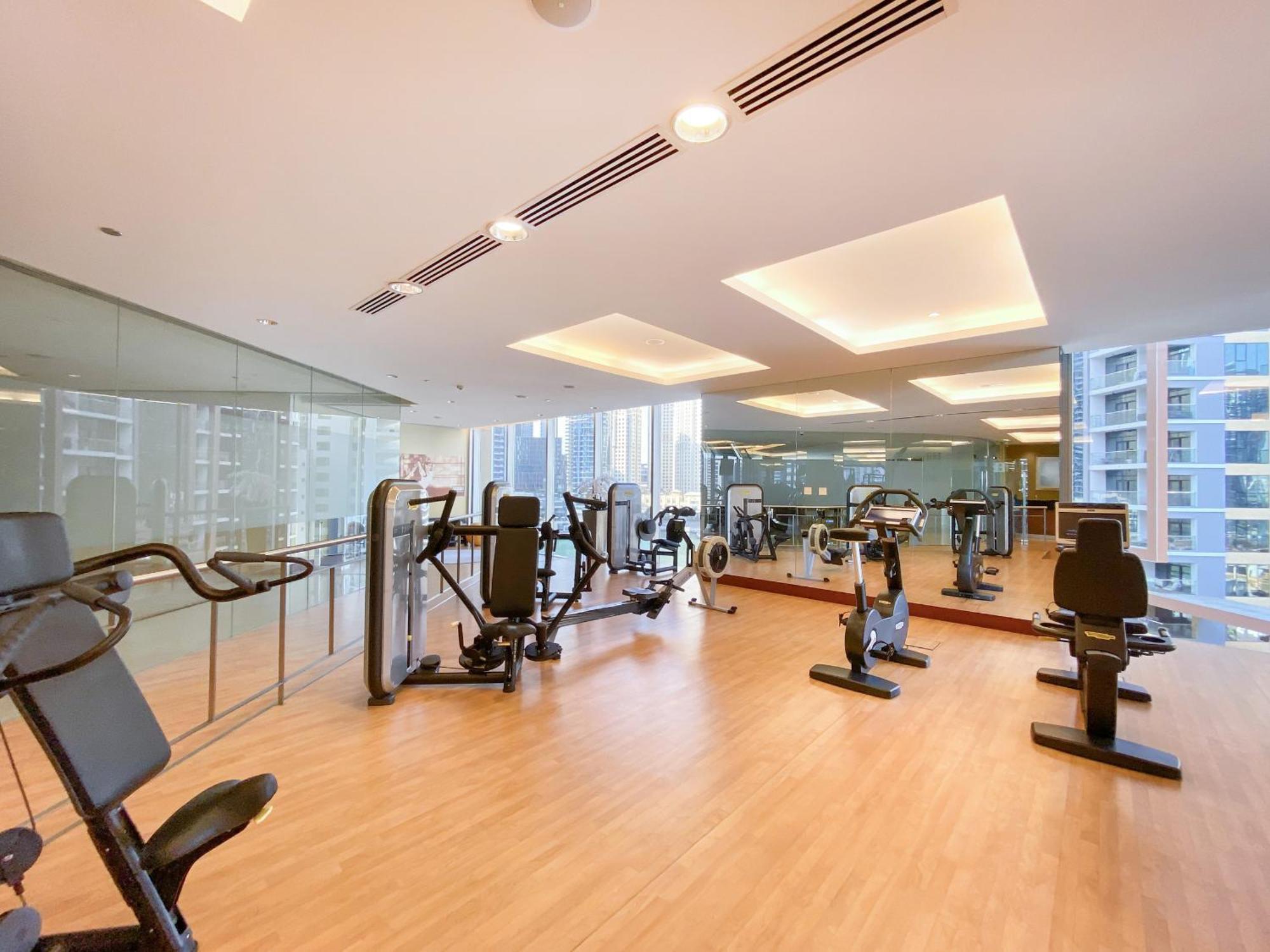Vayk - Elegant 1 Bedroom Overlooking Marina Canal