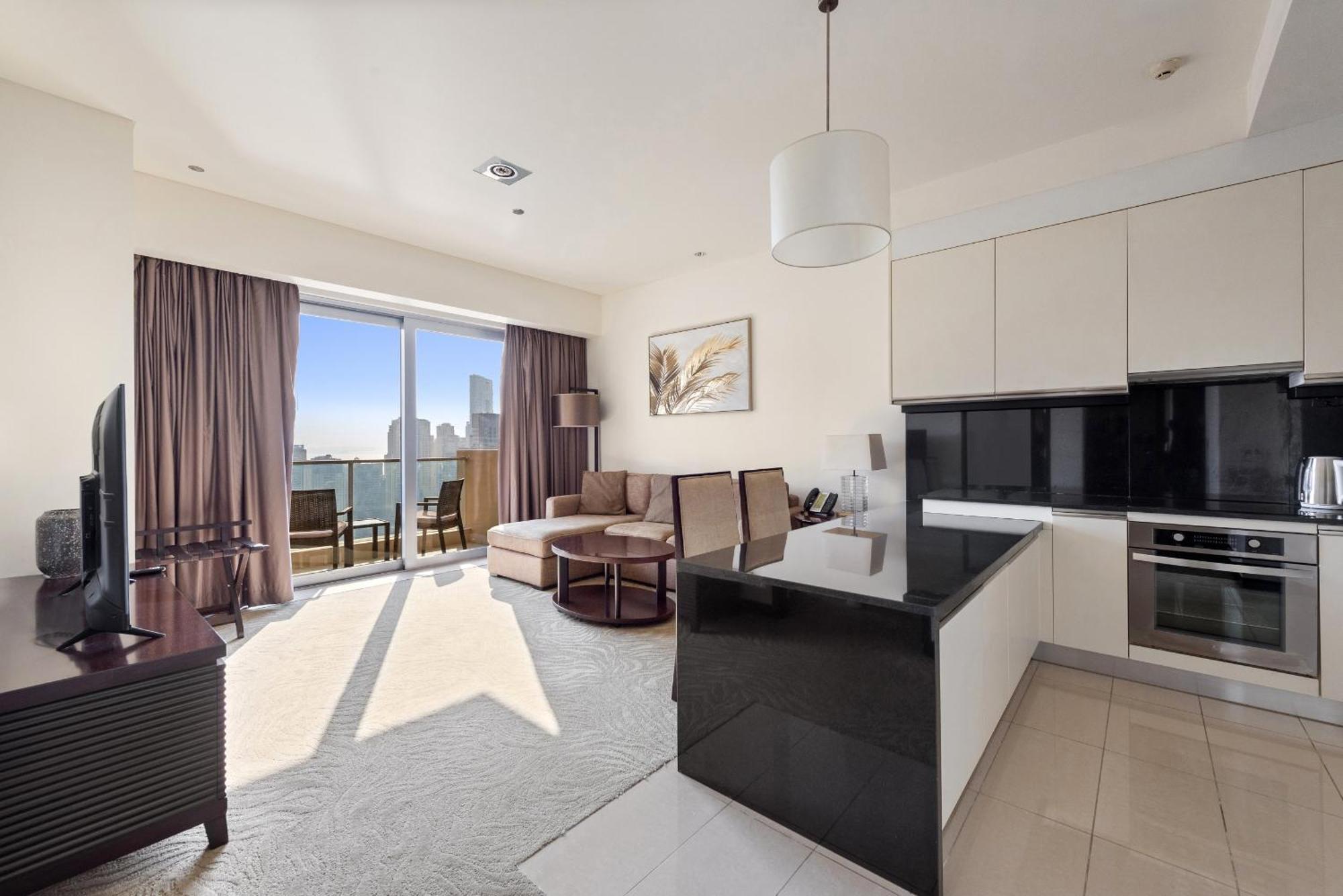 Vayk - Elegant 1 Bedroom Overlooking Marina Canal Apartment *