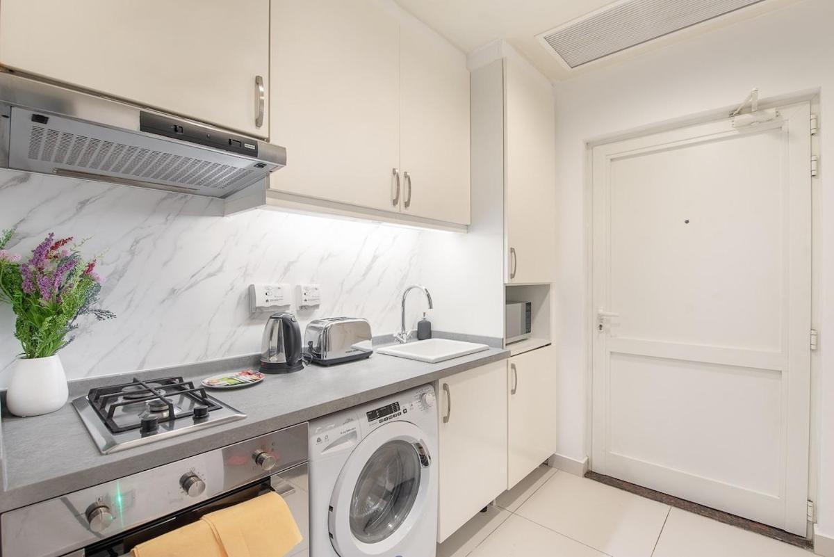 Cozy Studio With Stunning Ocean Views In Palm Jumeirah Apartment