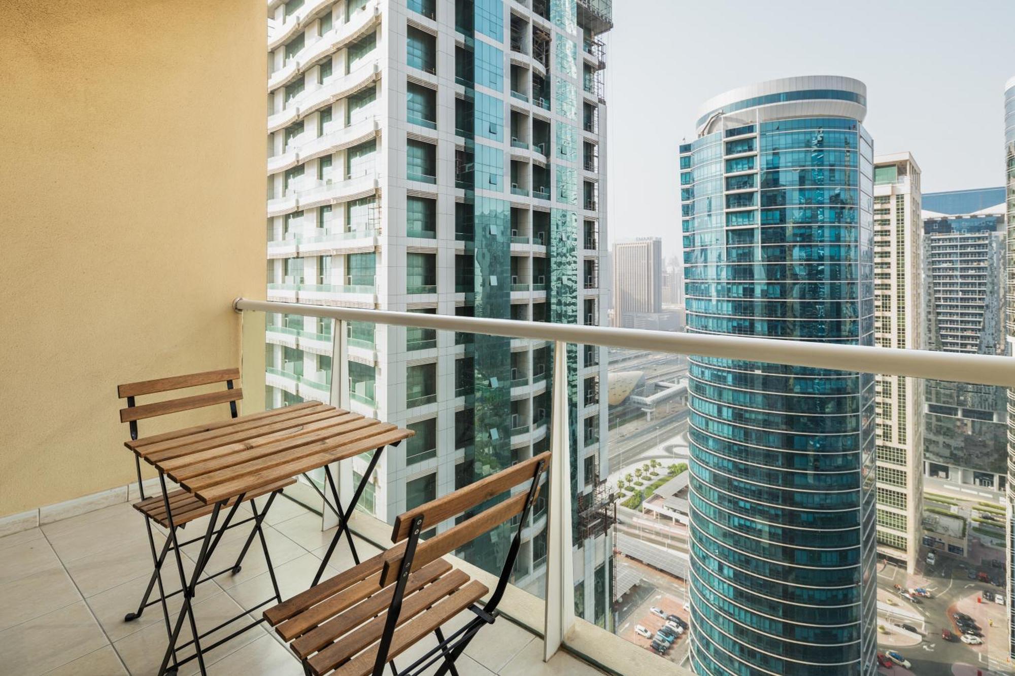 Apartment Upscale In Jlt Near Metro Dubai