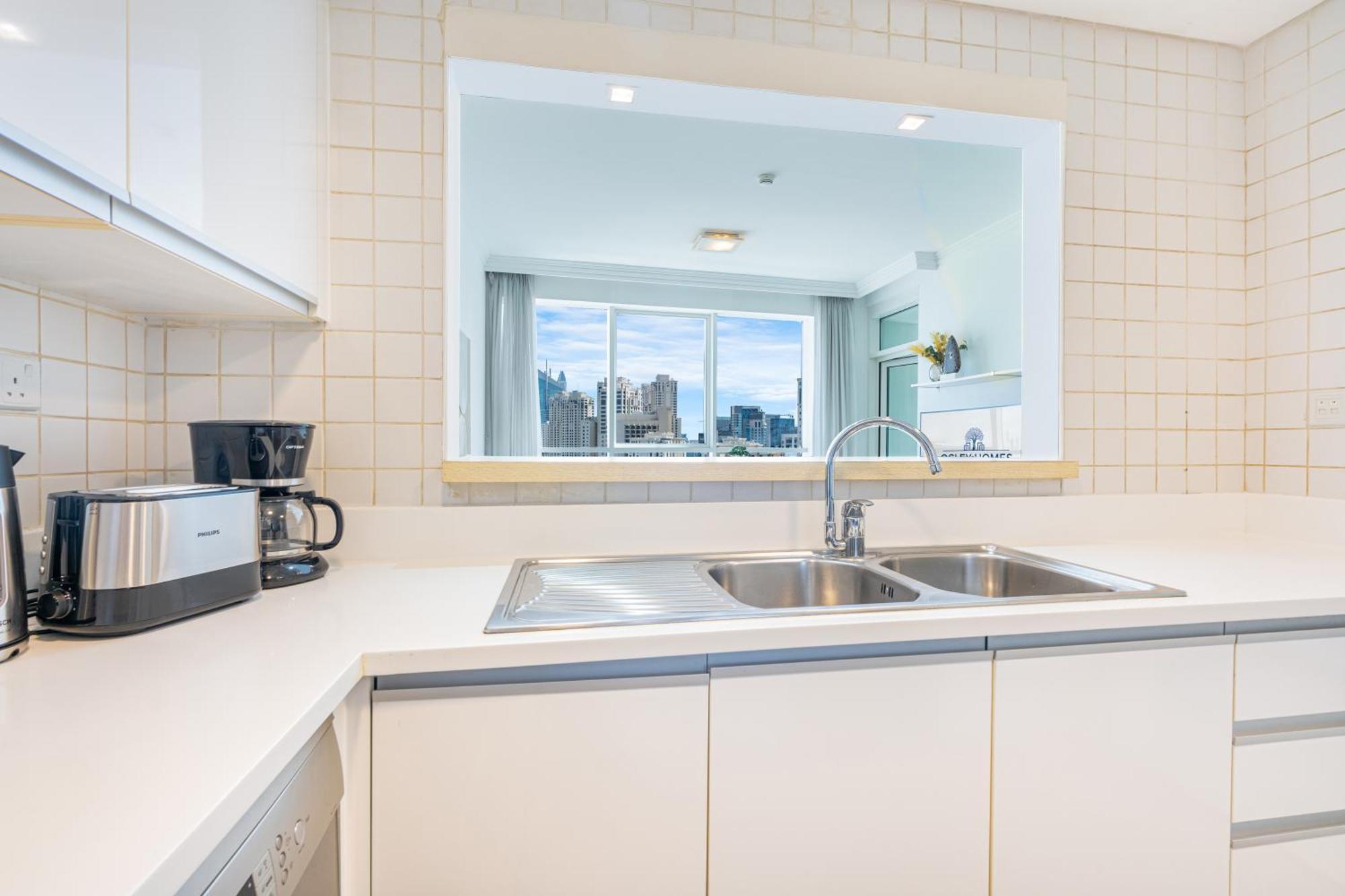 Lux With Direct Access In Al Bateen Apartment *