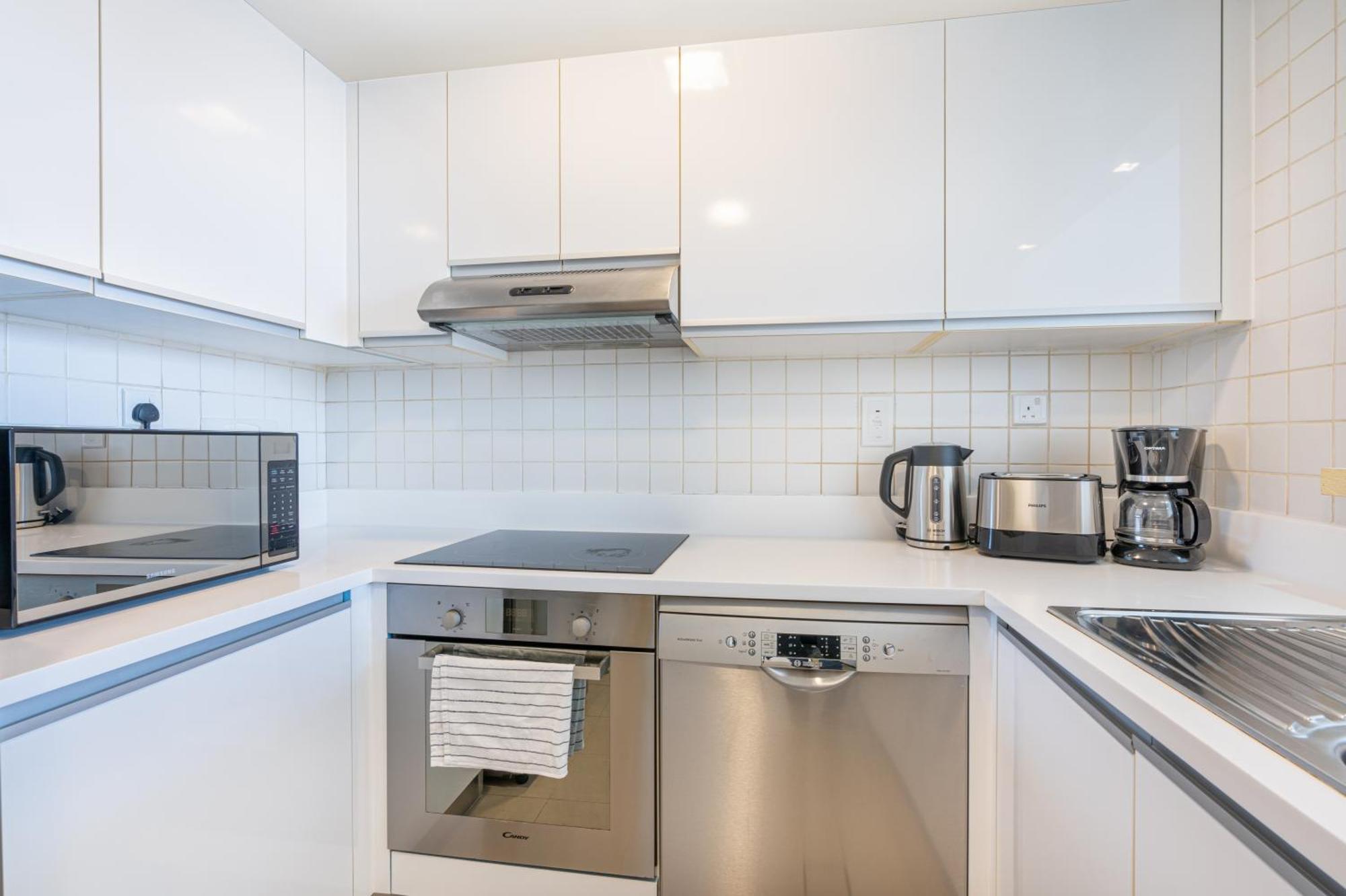 Lux With Direct Access In Al Bateen Apartment *