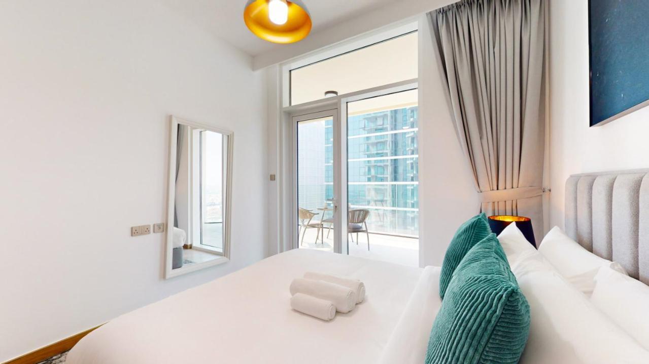 Urban Oasis - Classy Two Bedroom With View Dubai