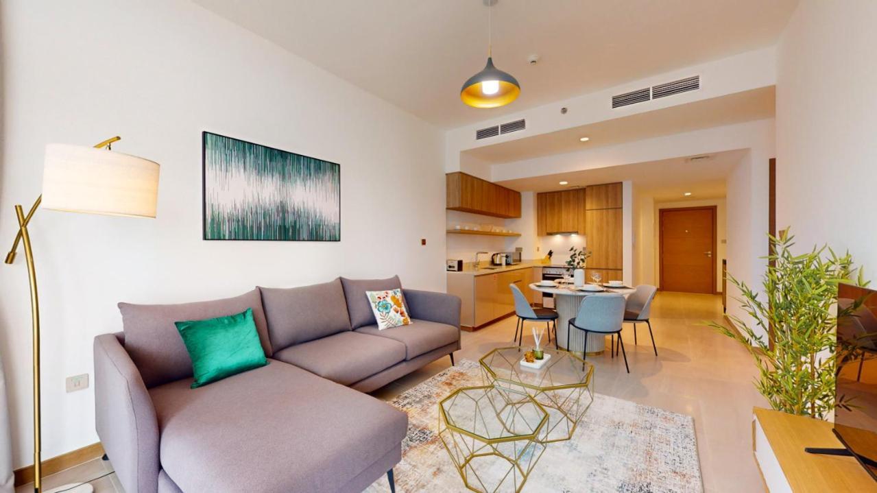 Urban Oasis - Classy Two Bedroom With View Apartment