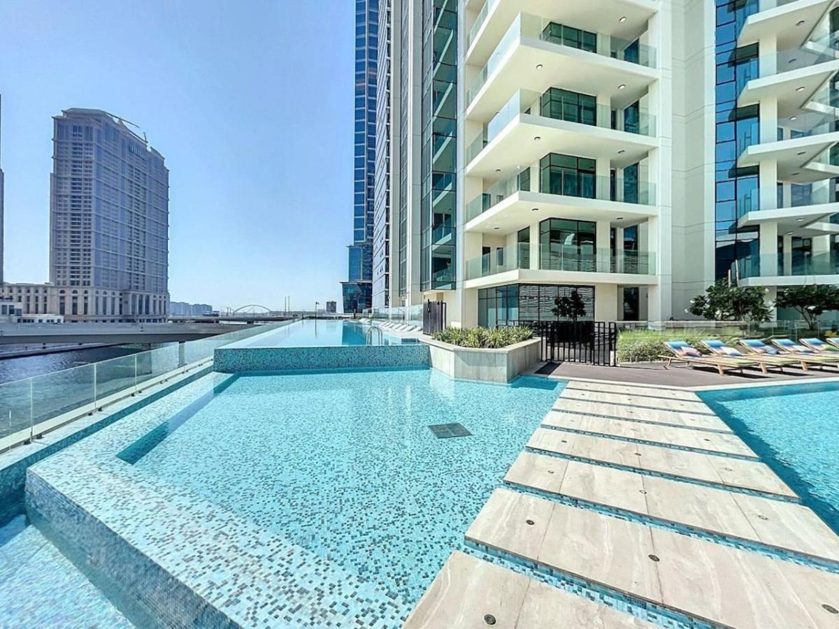 Urban Oasis - Classy Two Bedroom With View Dubai