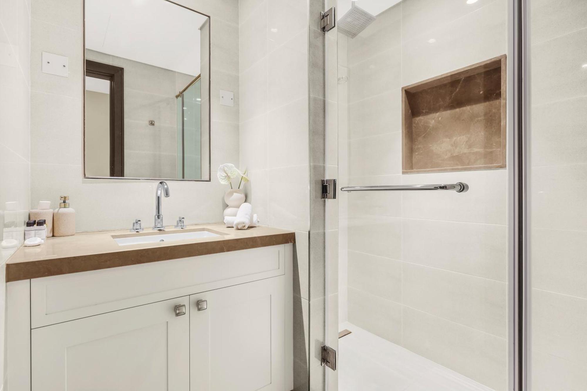Apartment First Class 3br With Full Burj Khalifa And Fountain View Dubai