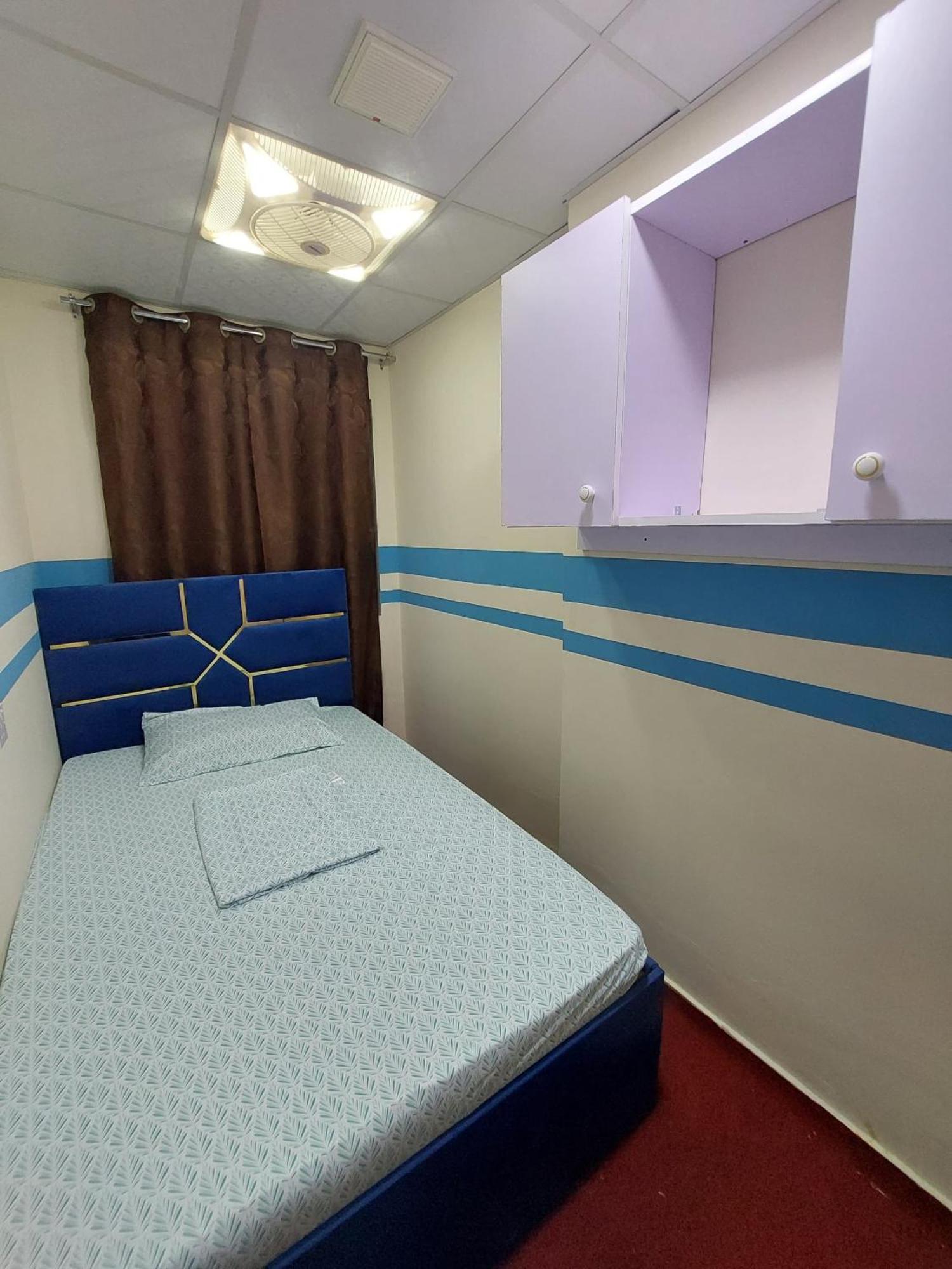Benitah Capsule Hostel, Family And Partitions Apartamento Dubai