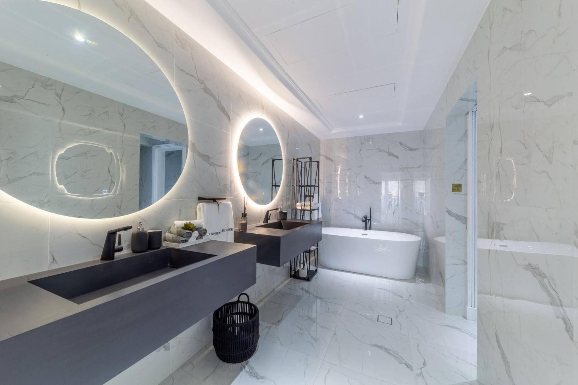 Jumairah Sky Villa *