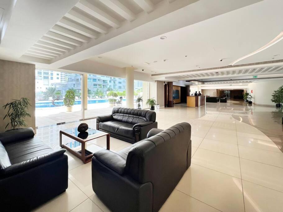 First Class Serene Marina Views *