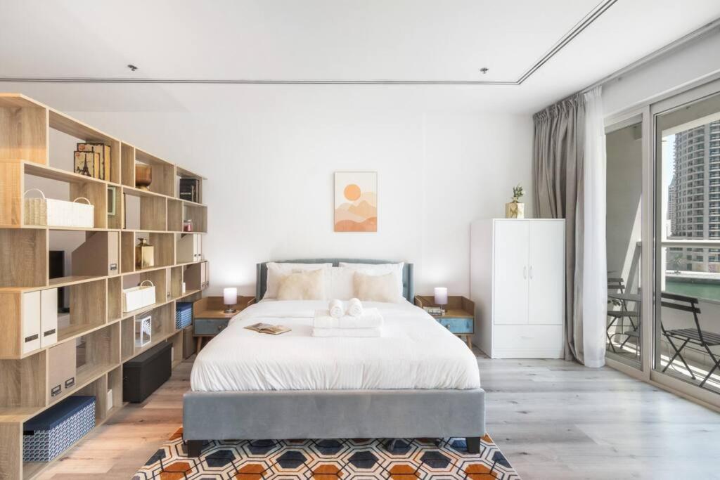 First Class Serene Marina Views Apartment *