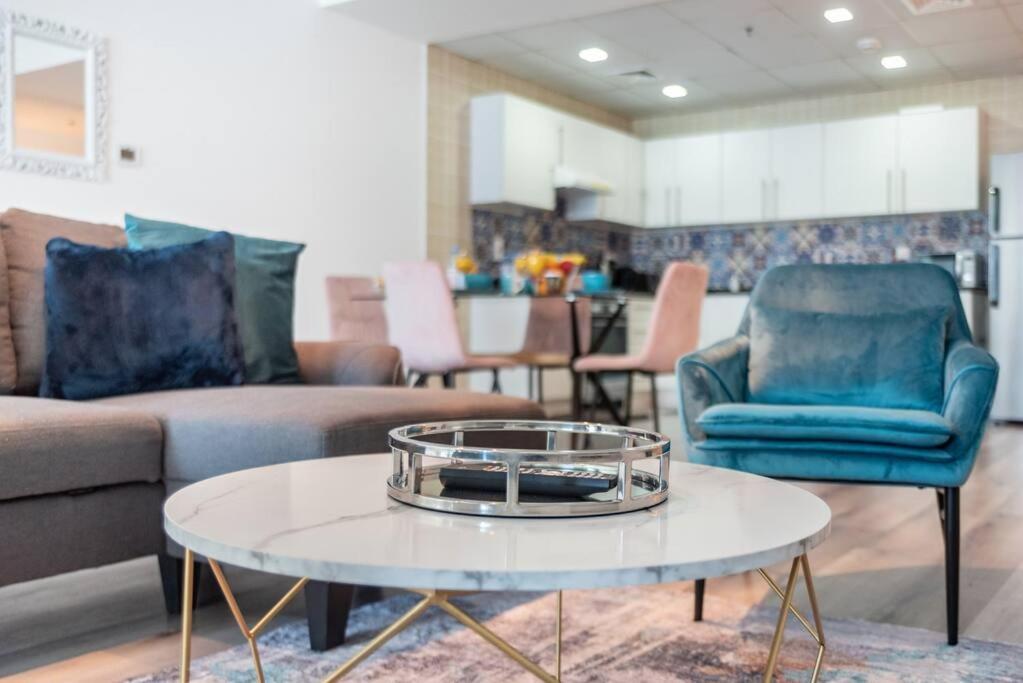 First Class Serene Marina Views Apartment Dubai