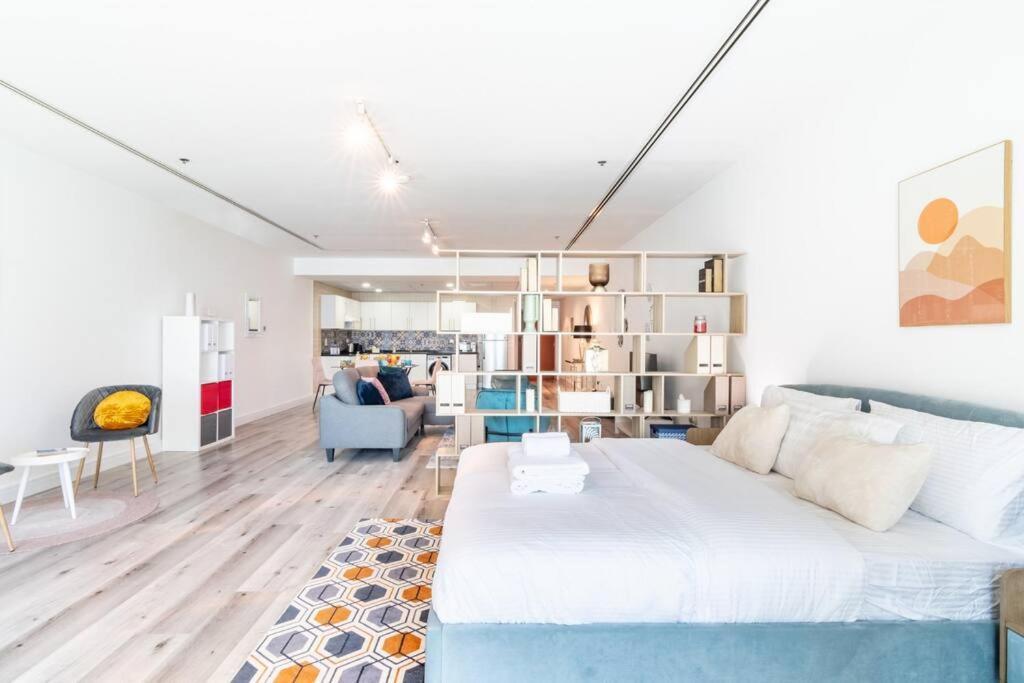 First Class Serene Marina Views Apartment *