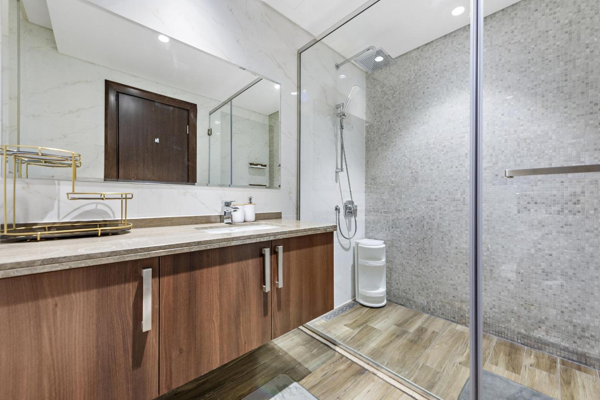 Apartment Vayk - Contemporary Building, Spacious 2-bedroom *
