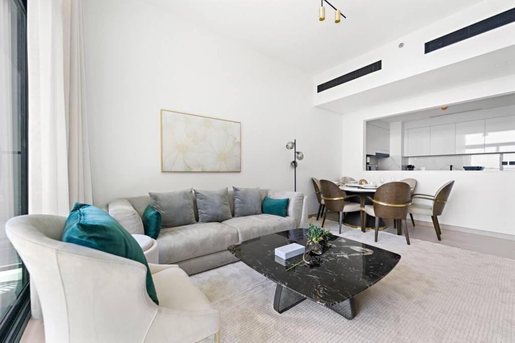 Apartment Modern 2 Bedroom In Family Community *